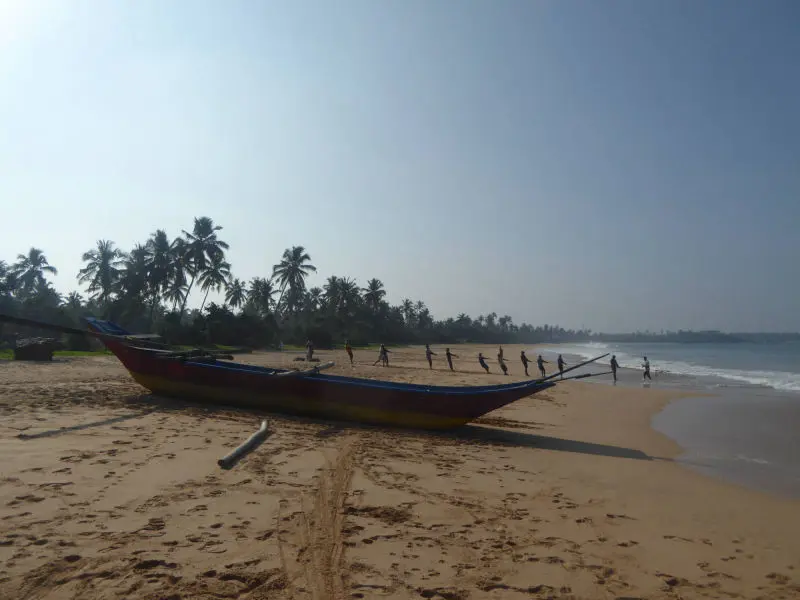 Fishing: Beachlandings at Hotel Beach Rajawatta Balapitiya