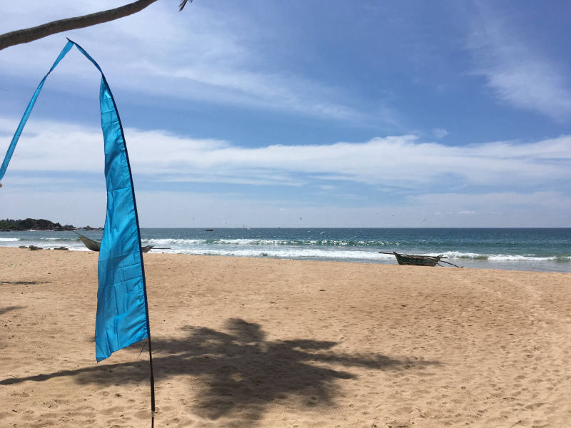 Balapitiya Strand vor dem Raja Beach Hotel