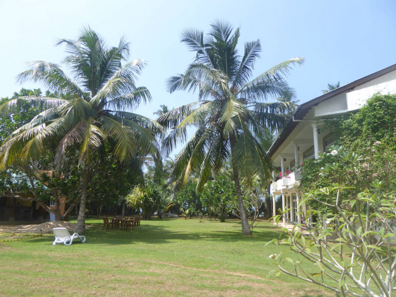 Raja Beach Hotel Garten