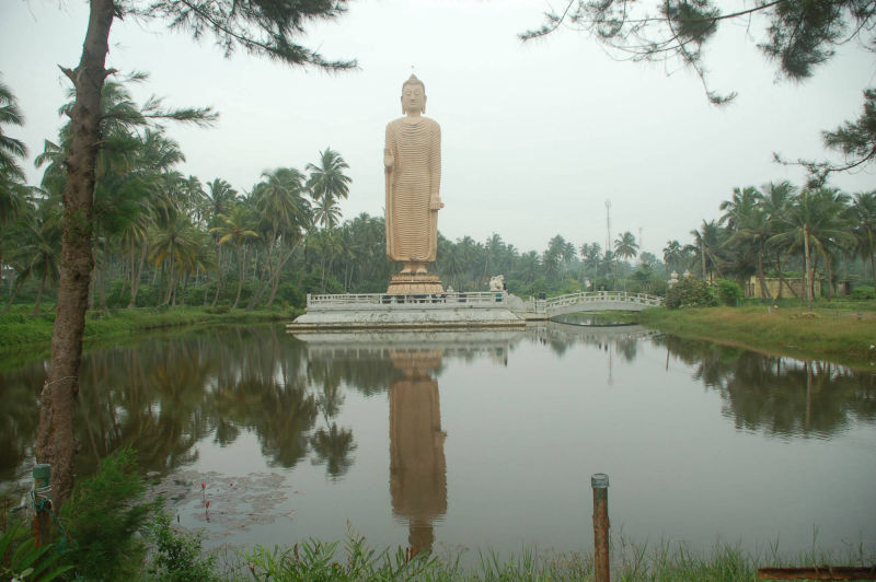 Stehender Buddha, Peraliya bei Hikkaduwa