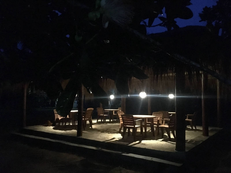 Die Cabana vom Cocobello and Raja Beach Hotel bei Nacht