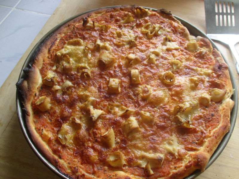 Leckere Pizza vom Cocobello Holzofen